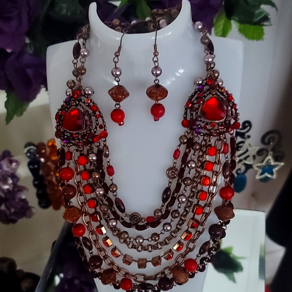 (NWT) Bronze Necklace Set